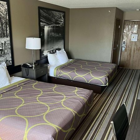 Super 8 By Wyndham Yorkville Bagian luar foto