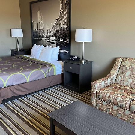 Super 8 By Wyndham Yorkville Bagian luar foto