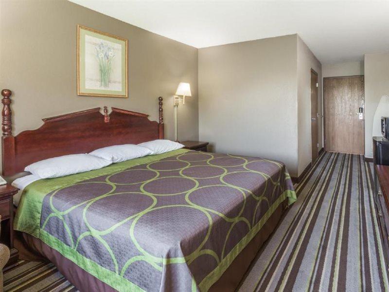 Super 8 By Wyndham Yorkville Bagian luar foto