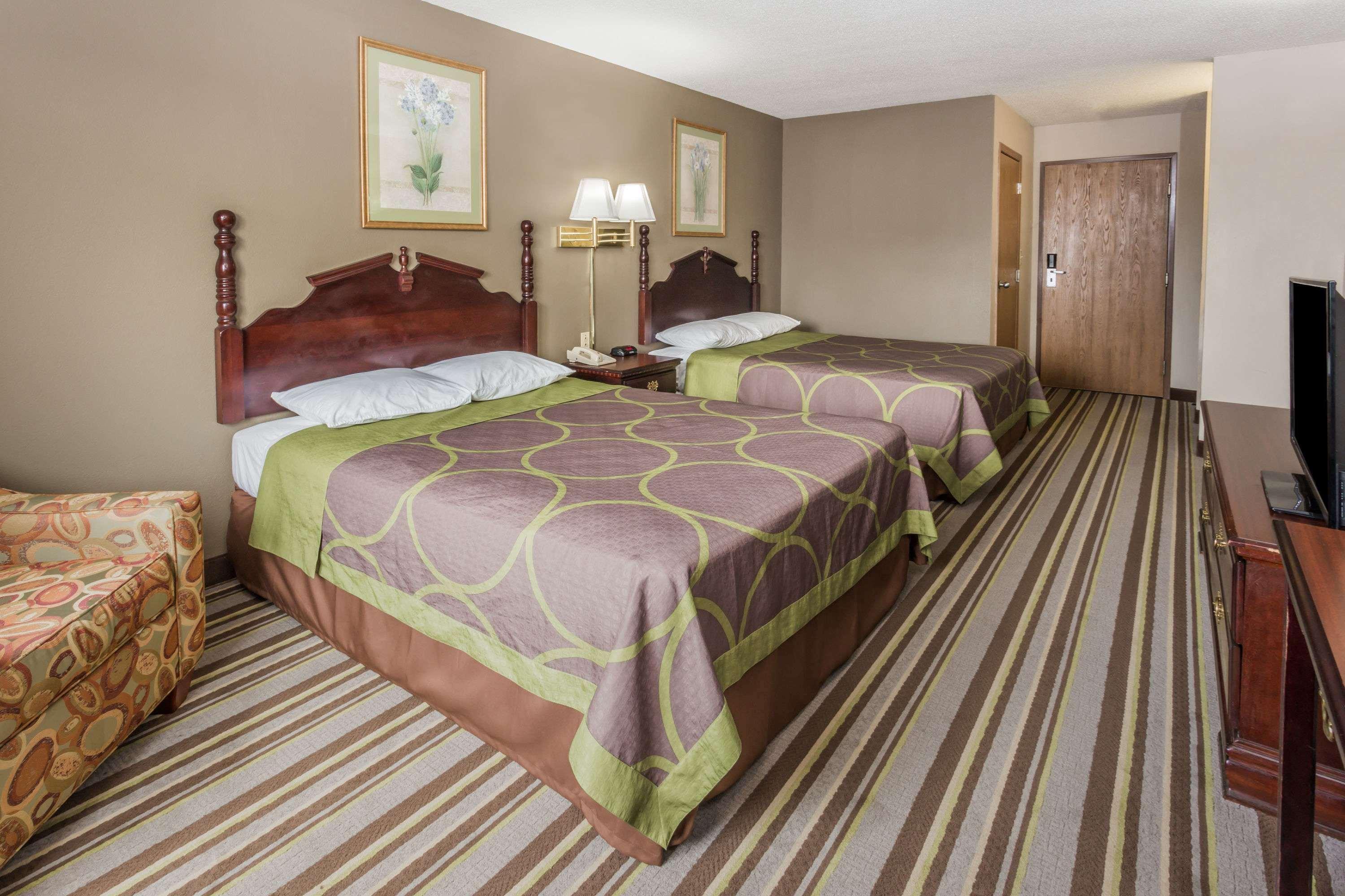 Super 8 By Wyndham Yorkville Bagian luar foto
