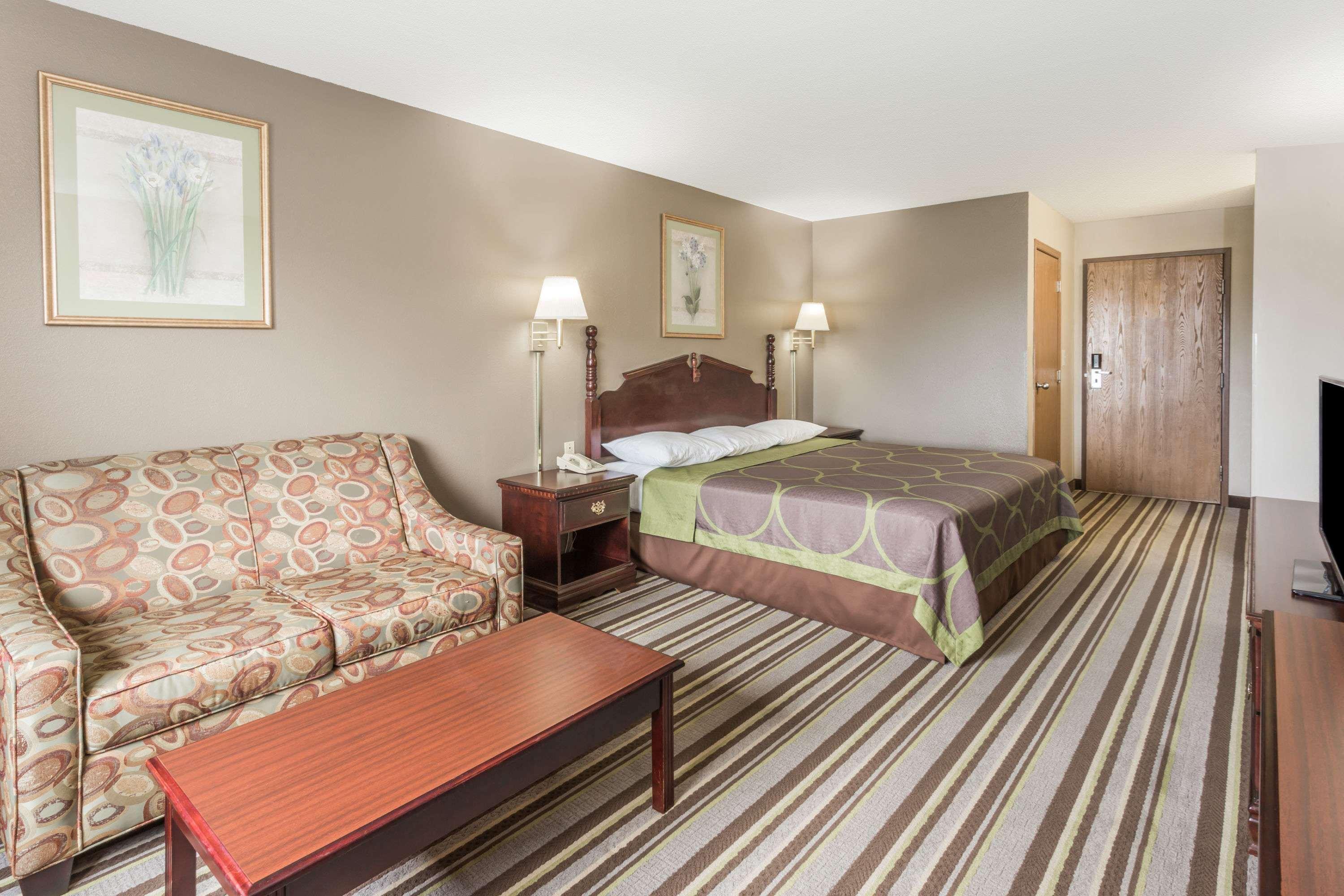 Super 8 By Wyndham Yorkville Bagian luar foto