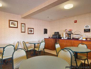 Super 8 By Wyndham Yorkville Restoran foto