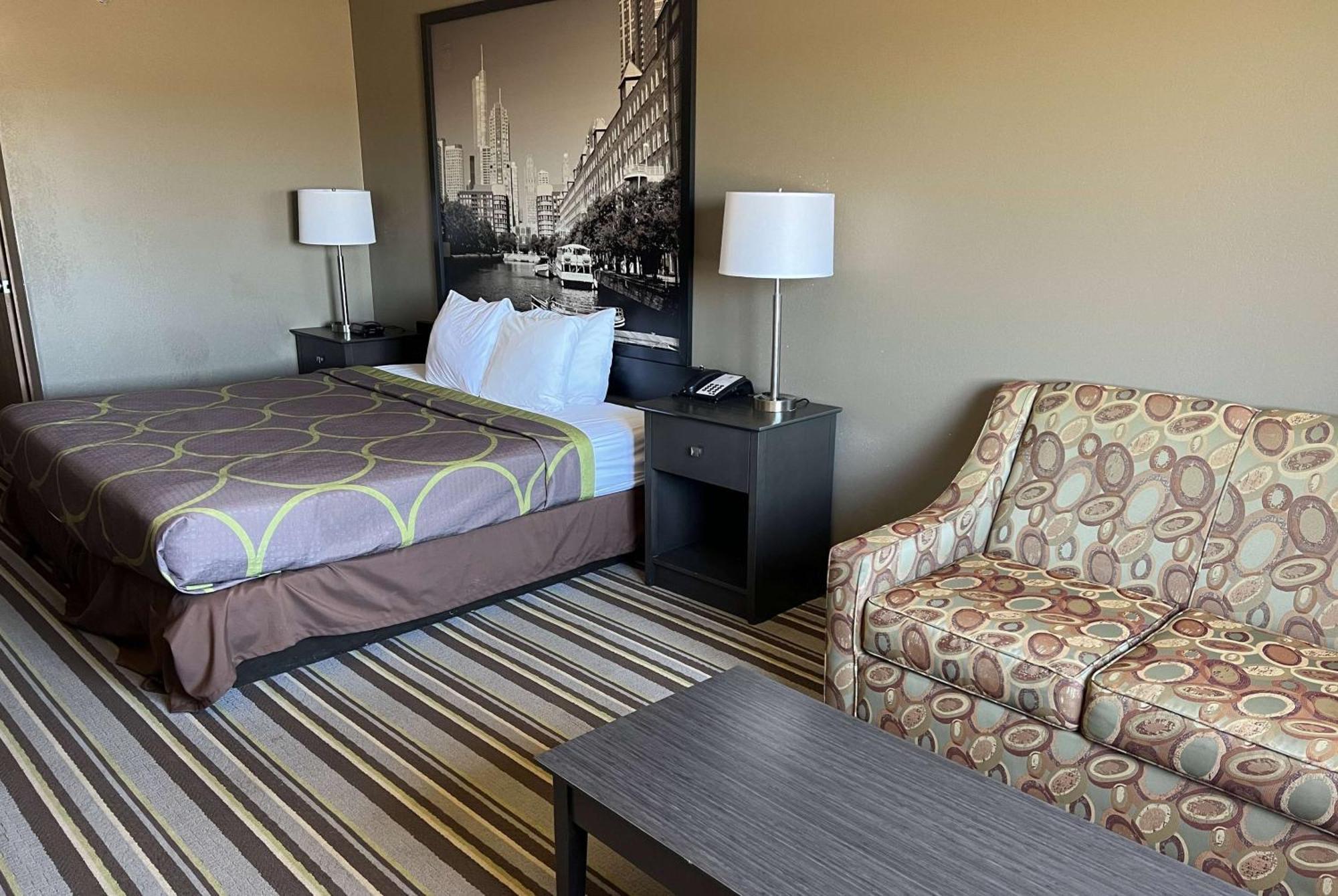 Super 8 By Wyndham Yorkville Bagian luar foto